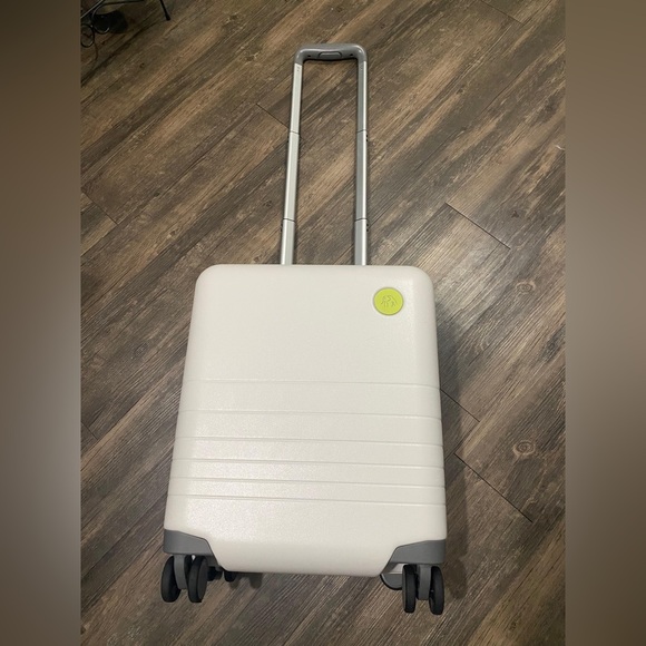 Drunk Elephant Monos Mini Luggage - Picture 9 of 9